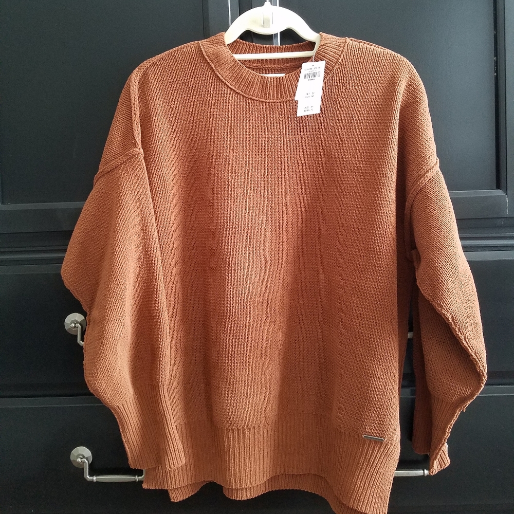 🚨SOLD🚨Abercrombie and Fitch Sweater - Picture 3 of 6
